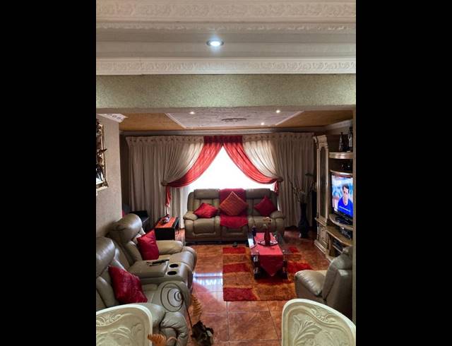 3 BEDROOM HOUSE FOR SALE IN SEBOKENG ZONE 12